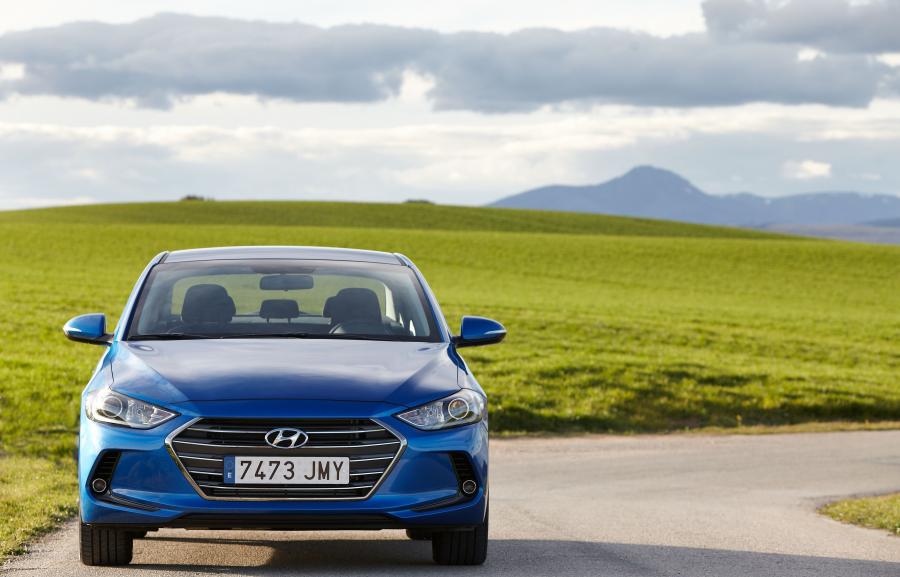  Hyundai Elantra 2016 года  (фото 4 из 30)